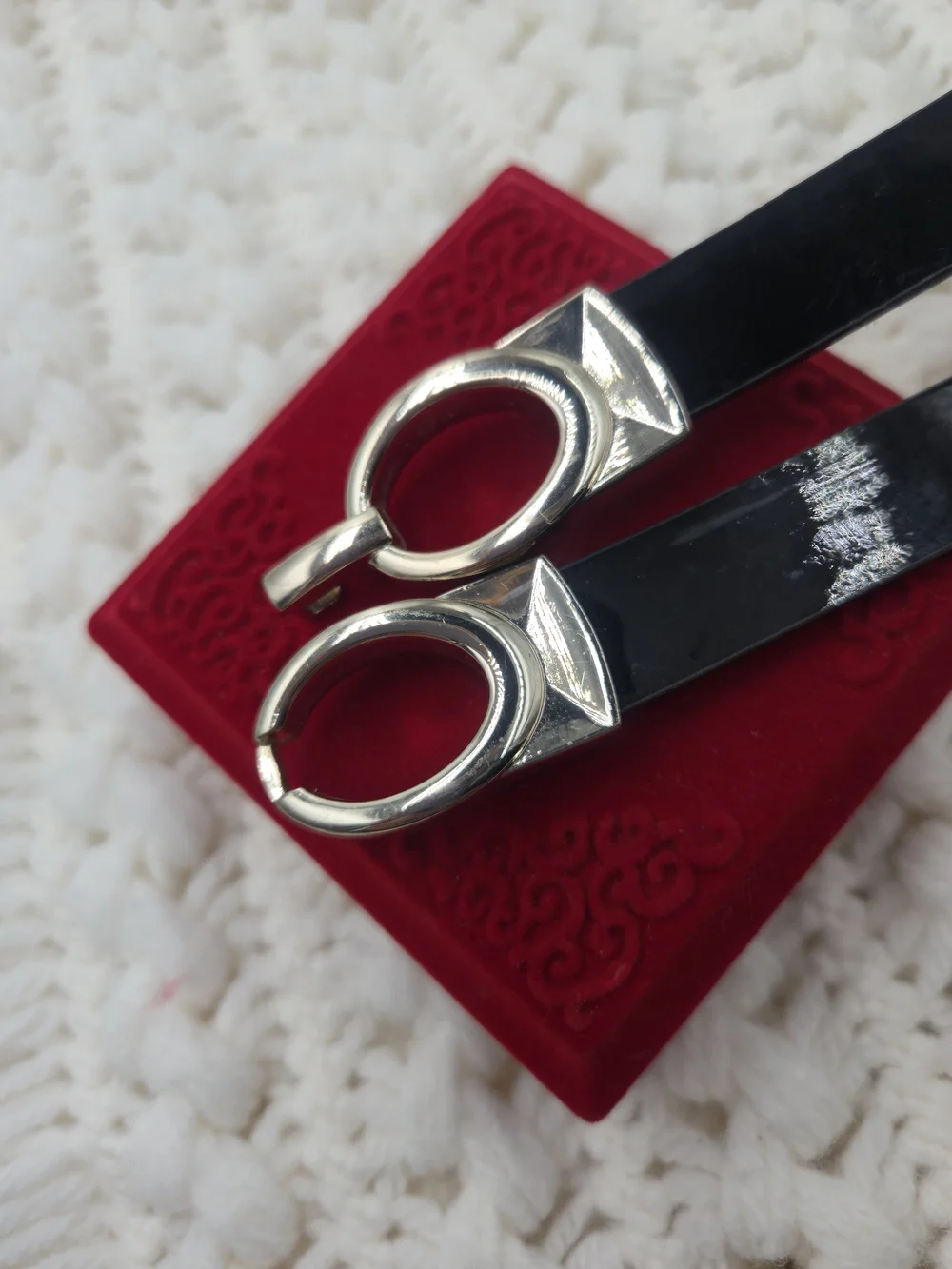 White House Black Market leather belt featuring a silver-tone buckle.